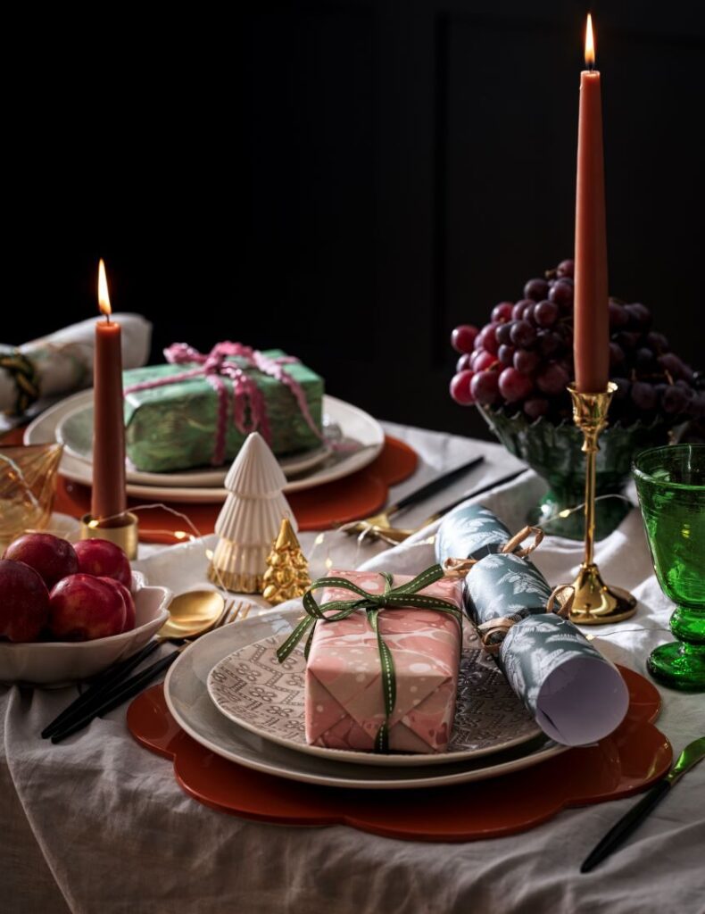 Spirit_of_Christmas_table setting presents tablescape